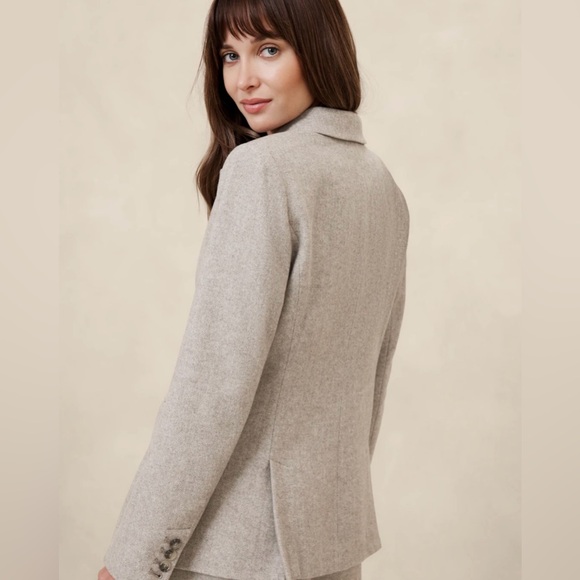 Banana Republic Factory women Wool-Blend Herringbone Blazer. Size 4. NWT! - Picture 2 of 14